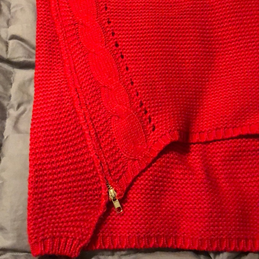 Fun red sweater - Picture 3 of 4